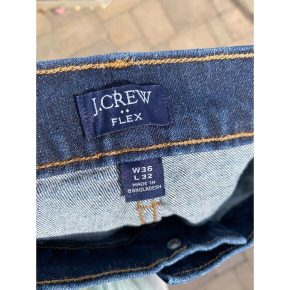 J.Crew Straight-Fit Jean in Signature Flex - Picture 4 of 4